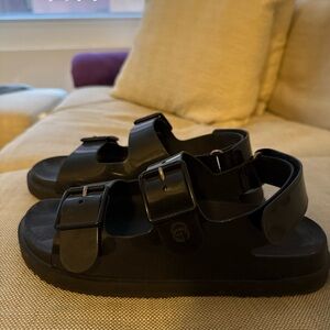 Gucci Double G Logo Black Rubber Slingback Sandals
Women's Size: 10 | IT 40
